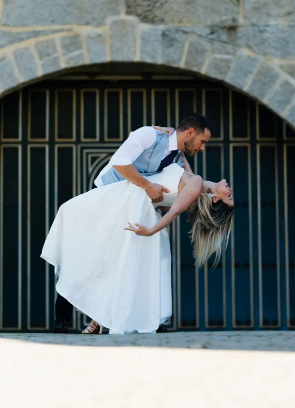 Figura tipo “dip” en baile de boda