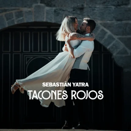 Baile de boda alegre con la canción “Tacones Rojos” de Sebastián Yatra