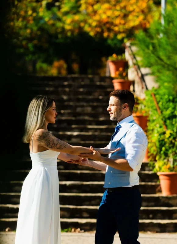 Novios al inicio de una coreografía de bailes de boda