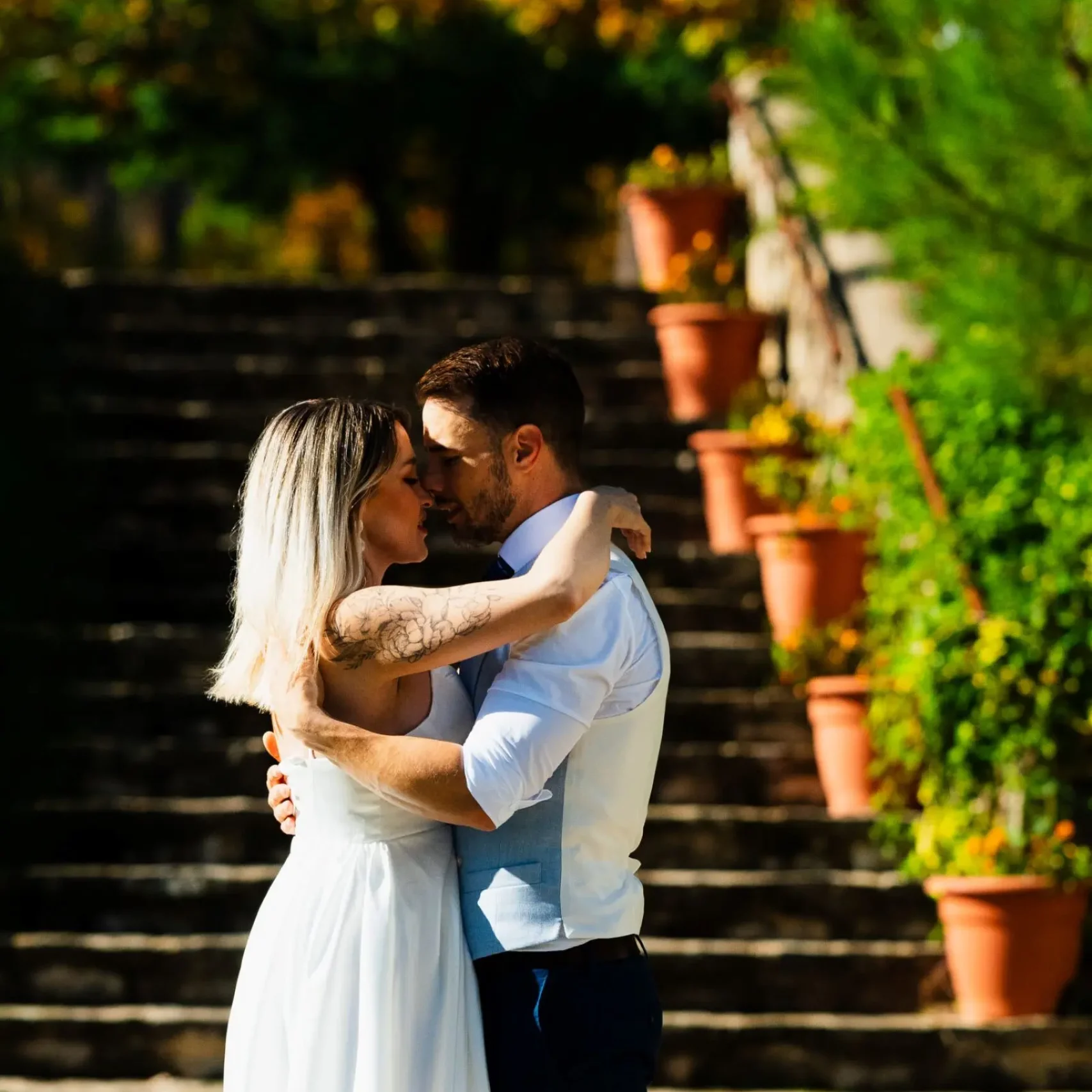 Momento íntimo de baile de boda.